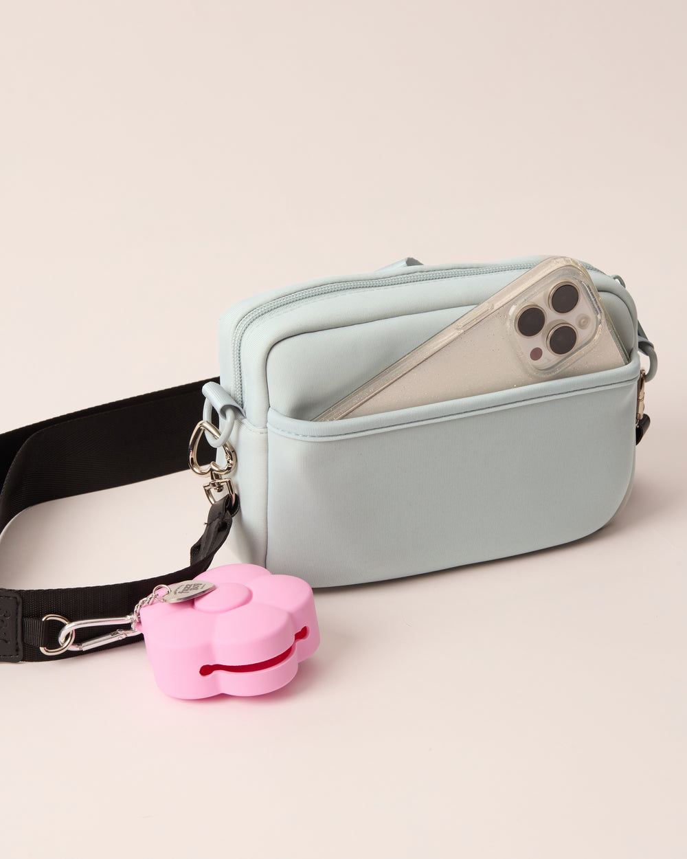 The backside of the light blue walking bag, featuring an open-top phone pocket. 