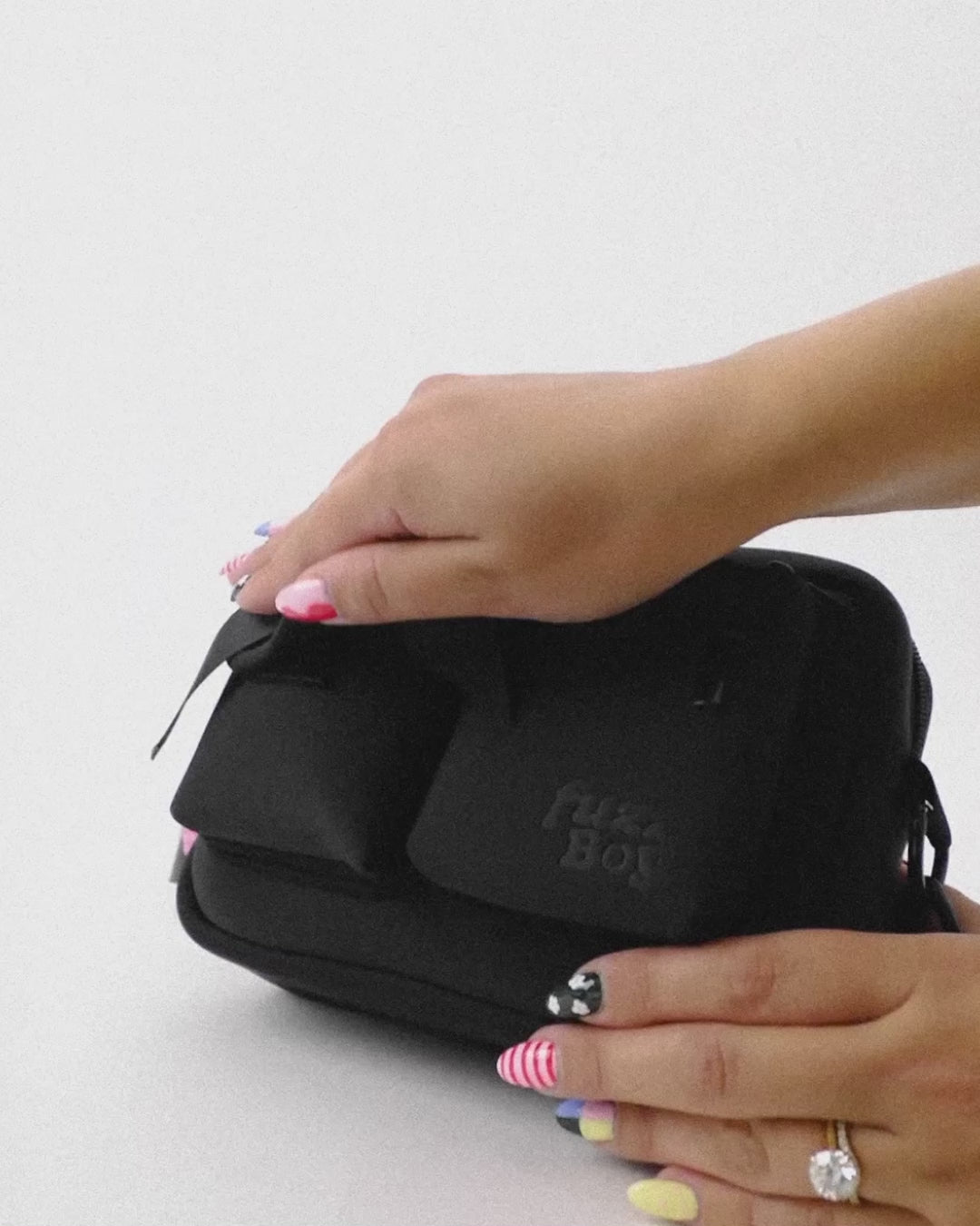 Video demonstrating the features of the walking bag.